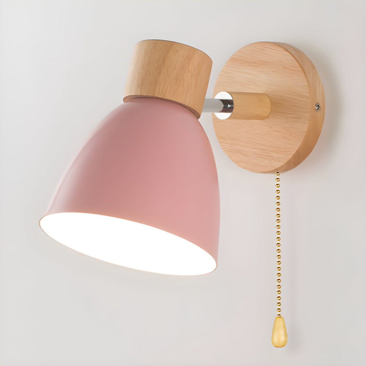 Vegglampe i metall med trearm - justerbar leselampe i nordisk stil