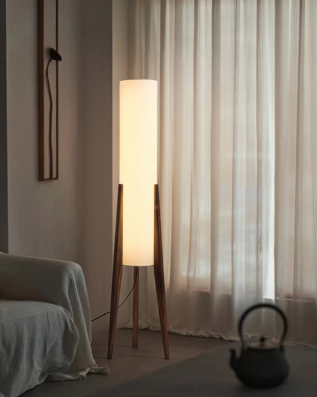 Gulvlampe med LED i massivt tre - wabi-sabi-stil