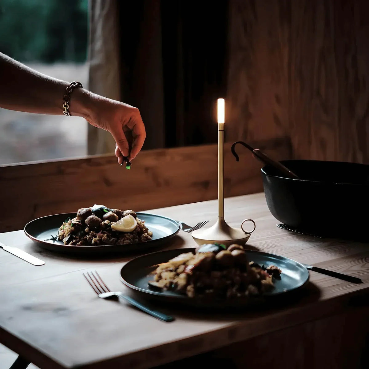 Bordlampe som LED-lysestake - oppladbar med berøringskontroll
