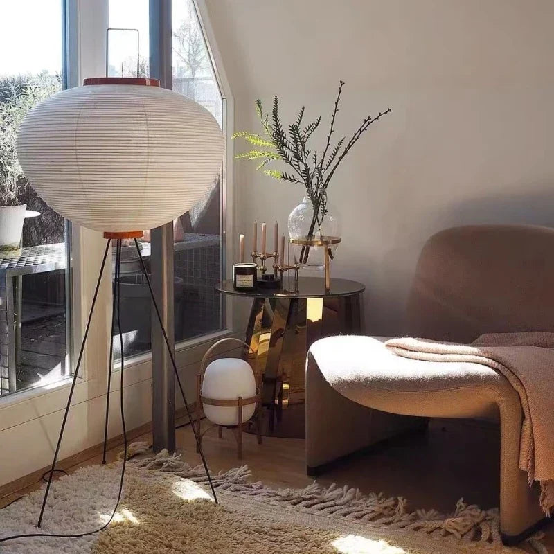 Gulvlampe i rispapir og metall - minimalistisk vintagestil, 53 x 120 cm