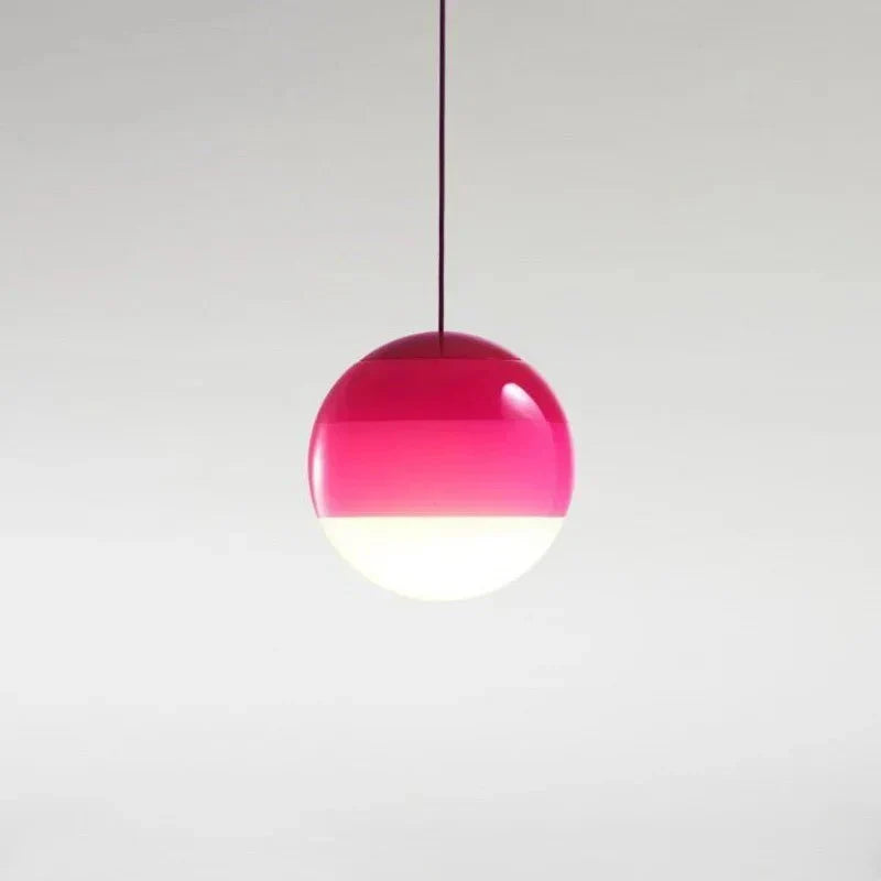 Pendellampe i tonet glass med ombréeffekt