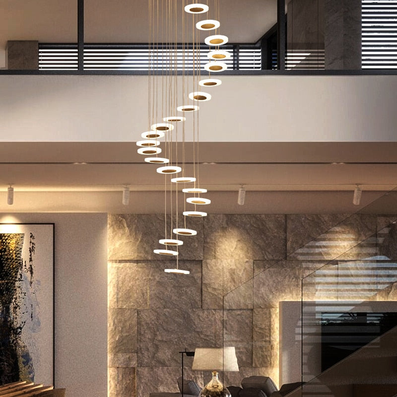 Lysekrone med LED, roterbare deler og justerbar høyde i nordisk stil