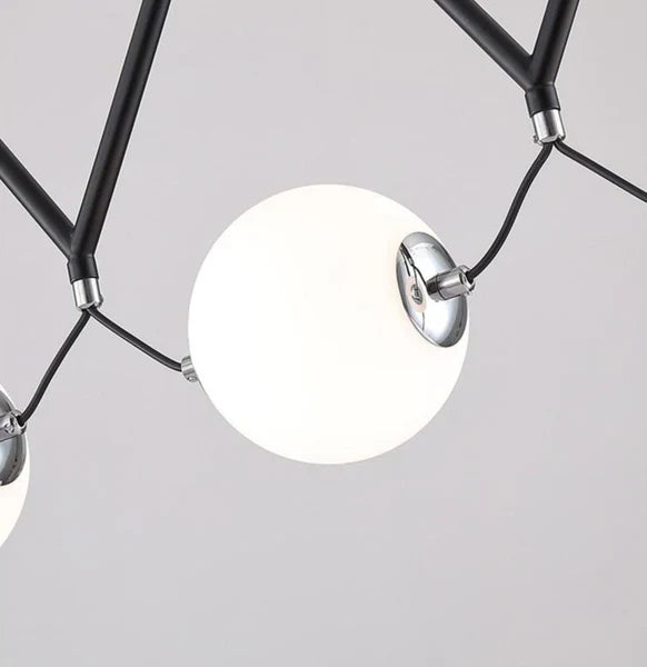 Lysekrone i jern med LED, frostet glass og 3 lysmoduser