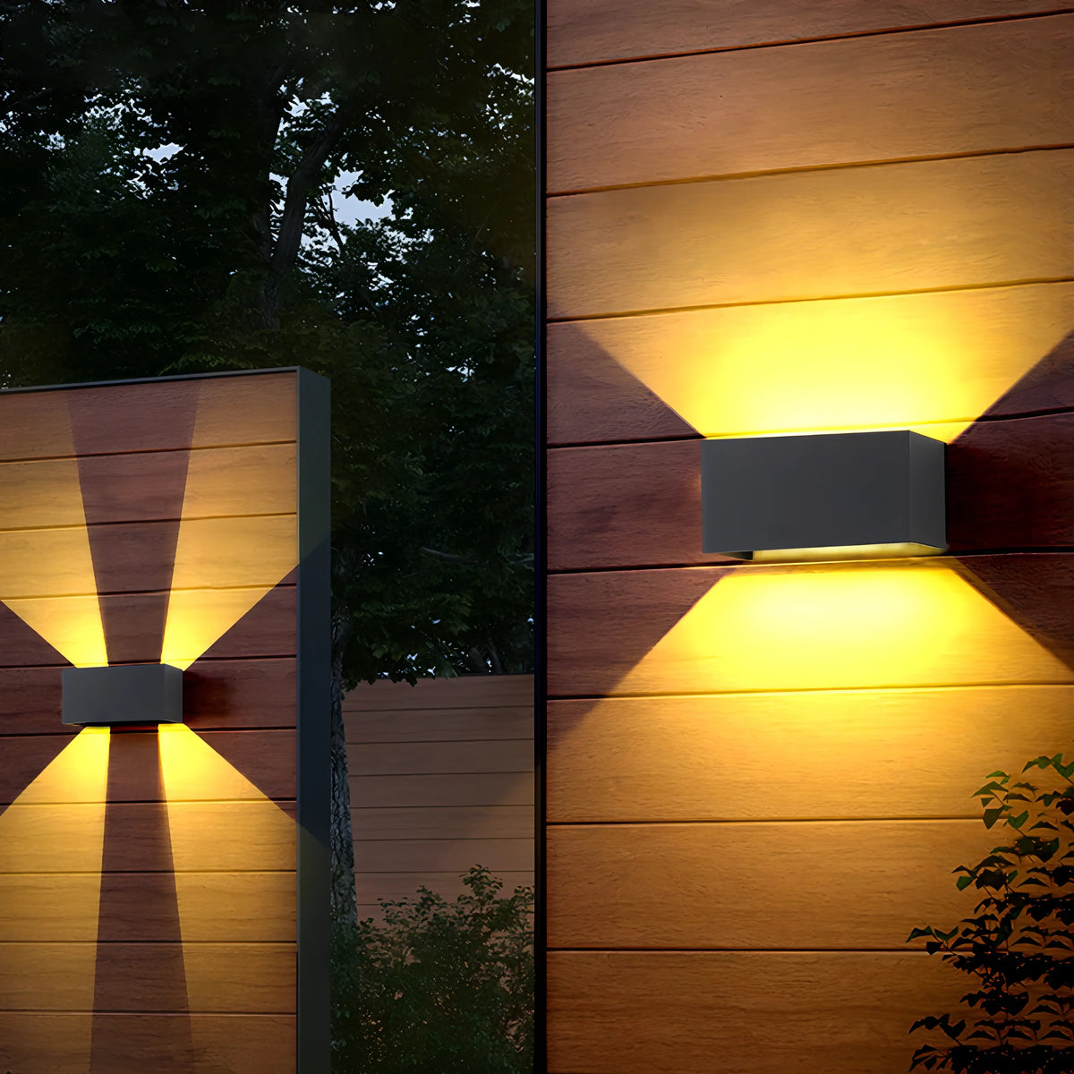 Utendørs vegglampe i aluminium med LED og opp- og nedlys IP65