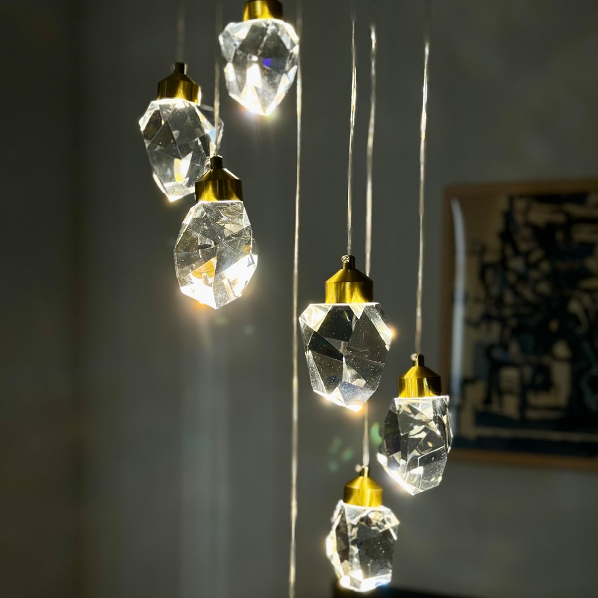 Lysekrone i krystall - spiralformet pendellampe i nordisk stil