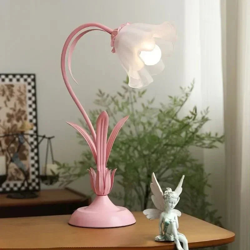 Bordlampe med blomsterdesign i metall og akryl - fransk vintagestil
