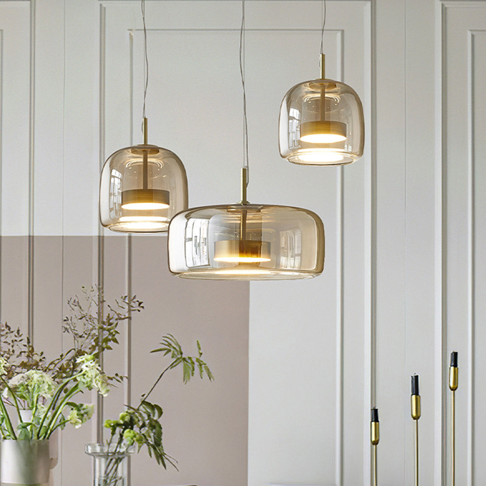 Pendellampe i retrostil med tonet glass og gullfarget metall