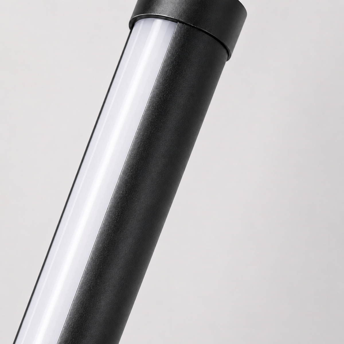 LED vegglampe i sort aluminium som slank lyslist, Svart
