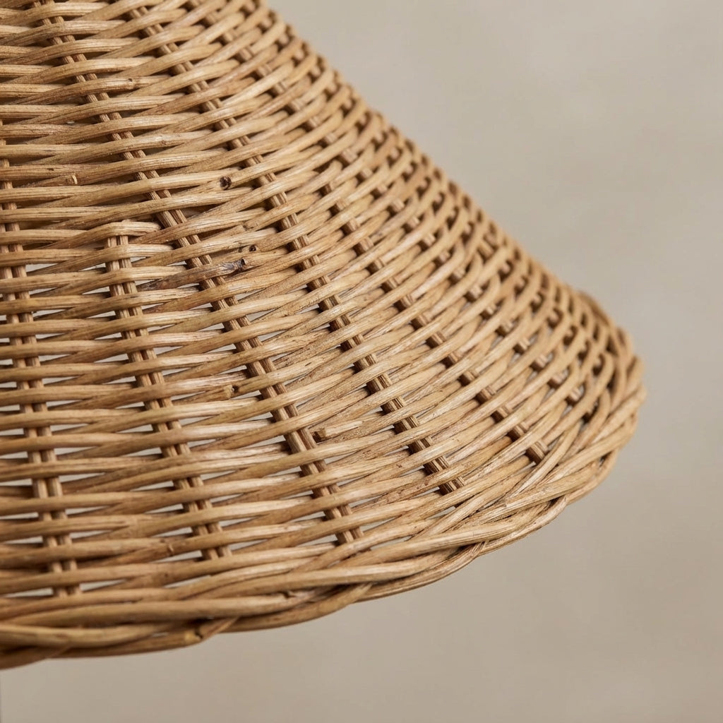 Oppladbar bordlampe med flettet kjegleskjerm og sort fot, Natur og svart