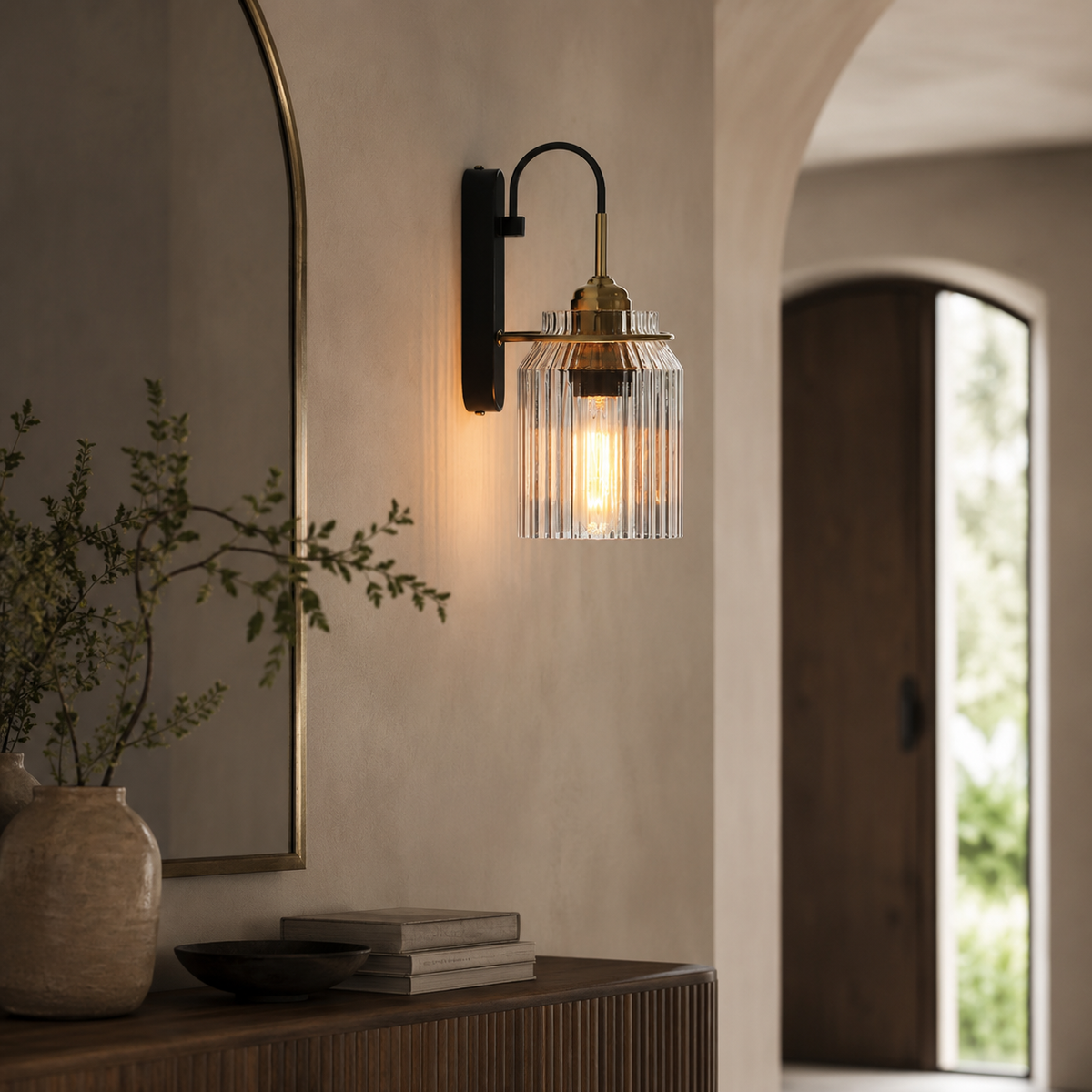 Retro vegglampe med riflet glass i svart og messing, Svart og messing
