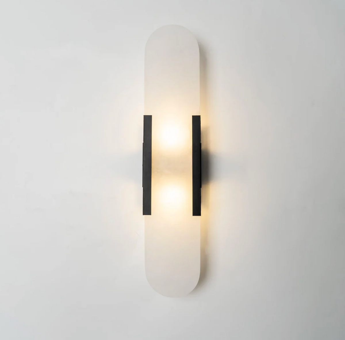 Vegglampe i marmor med oval form og metallramme, Svart