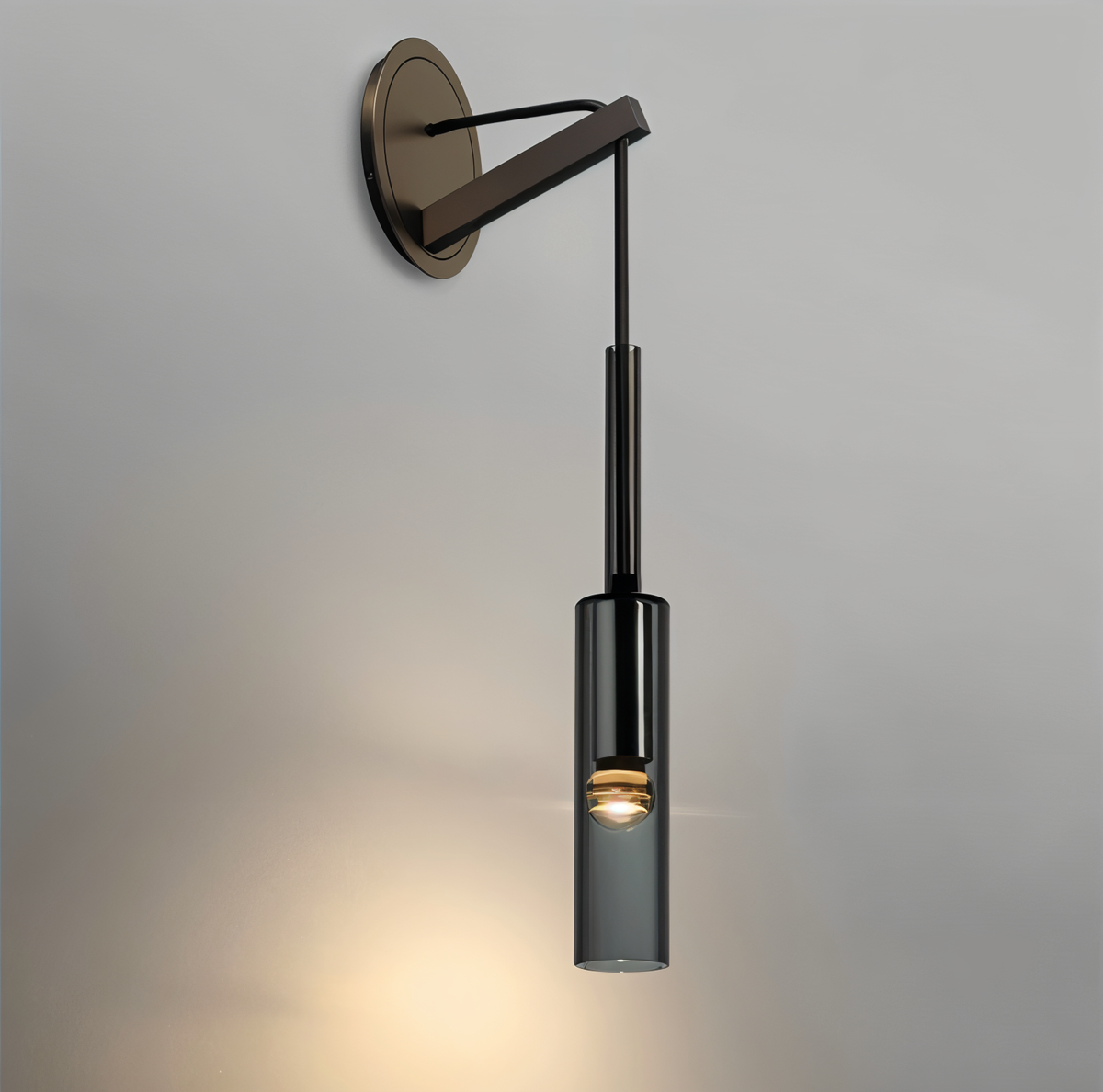 Vegglampe med hengende sylinder i røykfarget glass, Svart og røykgrå