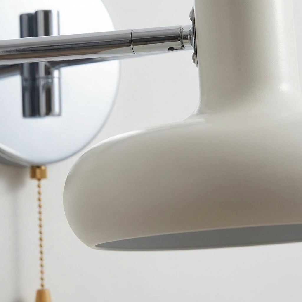 Vegglampe med svingarm og hvit skjerm i Bauhaus-stil, Hvit og krom