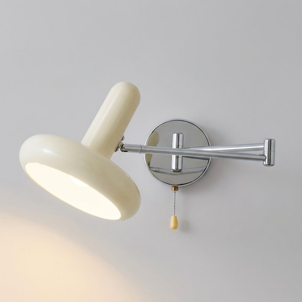 Vegglampe med svingarm og hvit skjerm i Bauhaus-stil, Hvit og krom