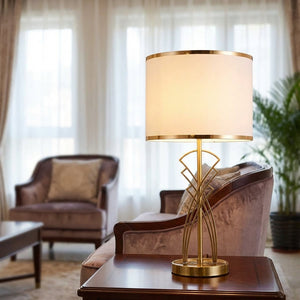 Art deco lampe for bordet med gullfot og hvit skjerm, Gull og hvit