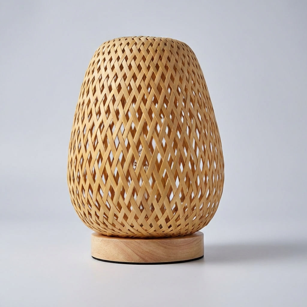 Bambus lampe for bordet med flettet eggform og trefot, Natur