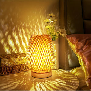 Bambus lampe for bordet med flettet eggform og trefot, Natur