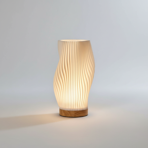 Bordlampe med bølget, hvit skjerm og USB-strøm, Hvit