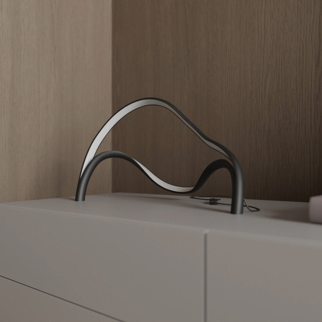 Bordlampe med buet lysbue i sort metall og integrert LED, Svart og hvit