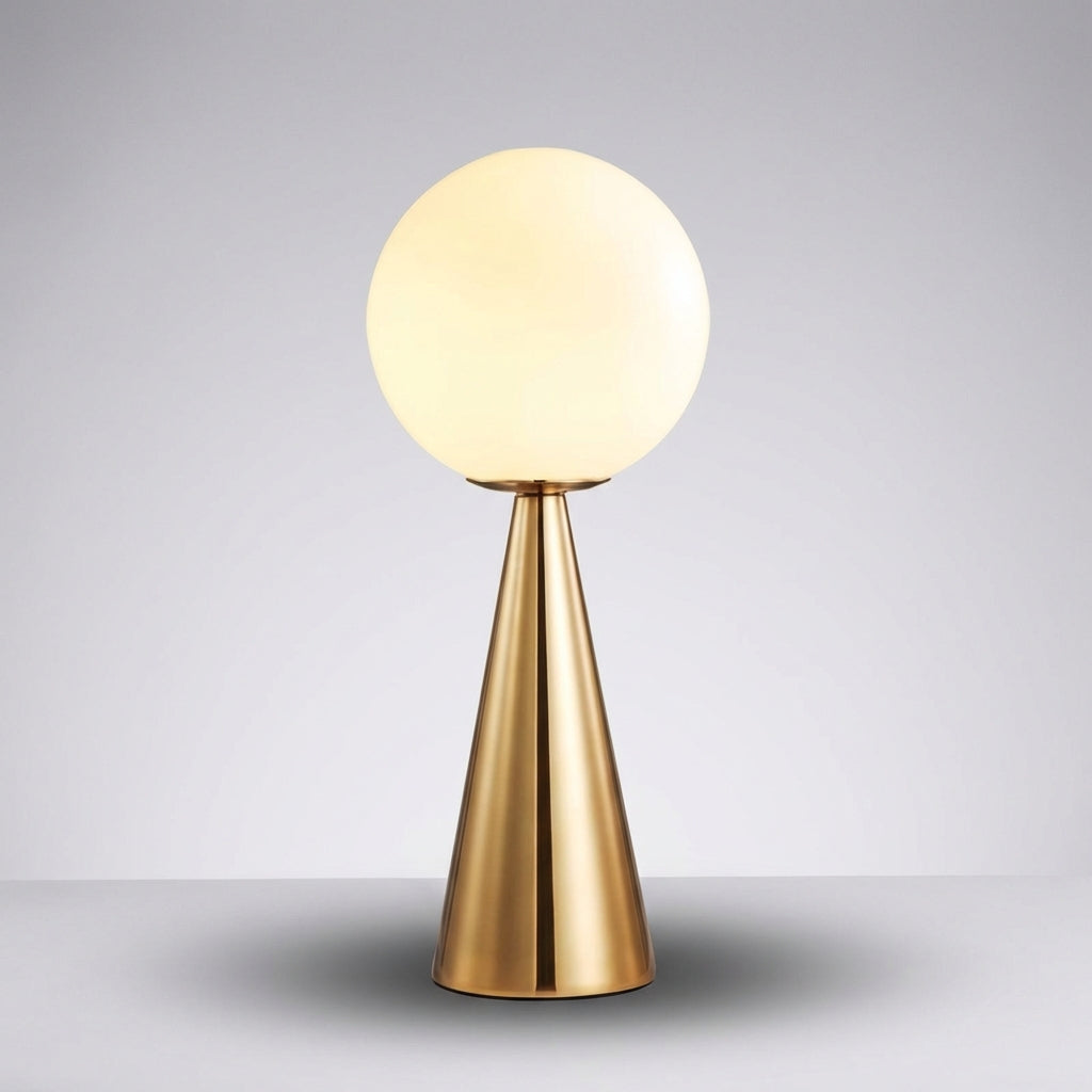 Bordlampe med kjegleformet fot i gullfarge og glasskule, Gull og hvit