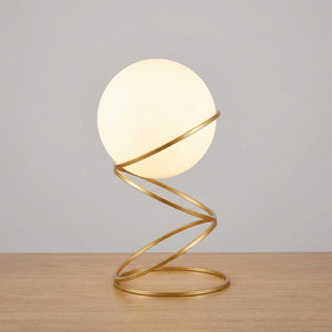Bordlampe med spiralfot i gullfarge og hvit kule, Gull og hvit