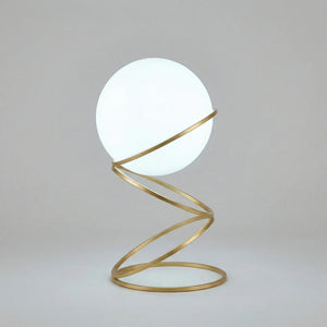 Bordlampe med spiralfot i gullfarge og hvit kule, Gull og hvit