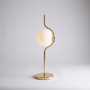 Bordlampe med svungen gullstang og opal glasskule, Gull og hvit