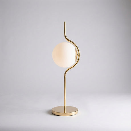 Bordlampe med svungen gullstang og opal glasskule, Gull og hvit