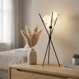Bordlampe med trefot i sort og tre hvite kuler, Svart og hvit