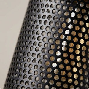 Industriell pendellampe med perforert metallsylinder, Svart