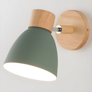 Vegglampe i metall med trearm - justerbar leselampe i nordisk stil