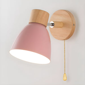 Vegglampe i metall med trearm - justerbar leselampe i nordisk stil