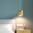 Pendellampe i miniformat med metallskjerm og tretopp i loftstil