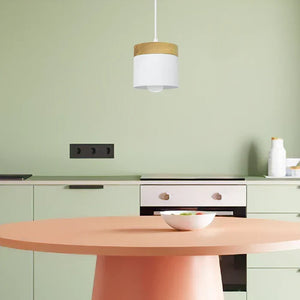 Pendellampe i miniformat med metallskjerm og tretopp i loftstil