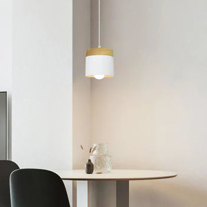 Pendellampe i miniformat med metallskjerm og tretopp i loftstil