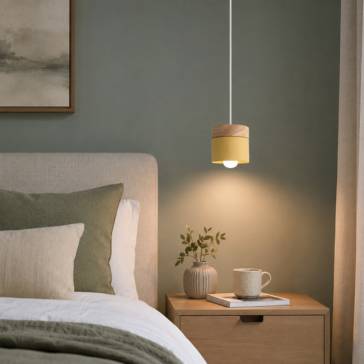 Pendellampe i miniformat med metallskjerm og tretopp i loftstil