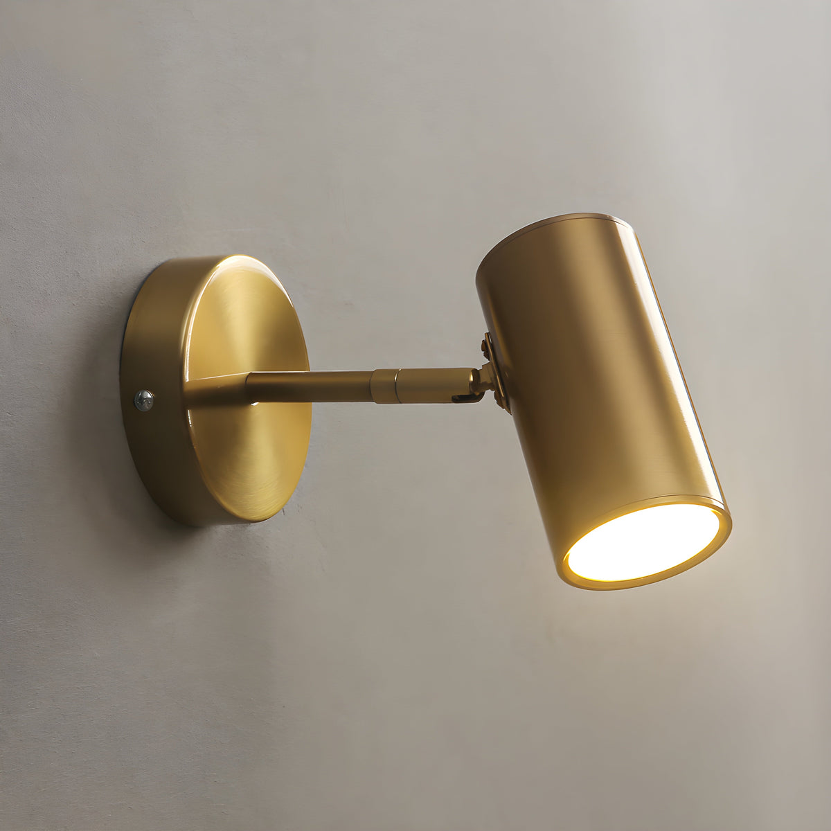 Vegglampe med LED og justerbar svingarm i matt svart eller gull