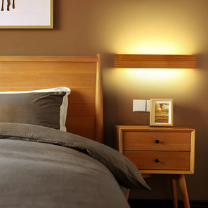 Vegglampe med LED i massivt tre - nordisk design