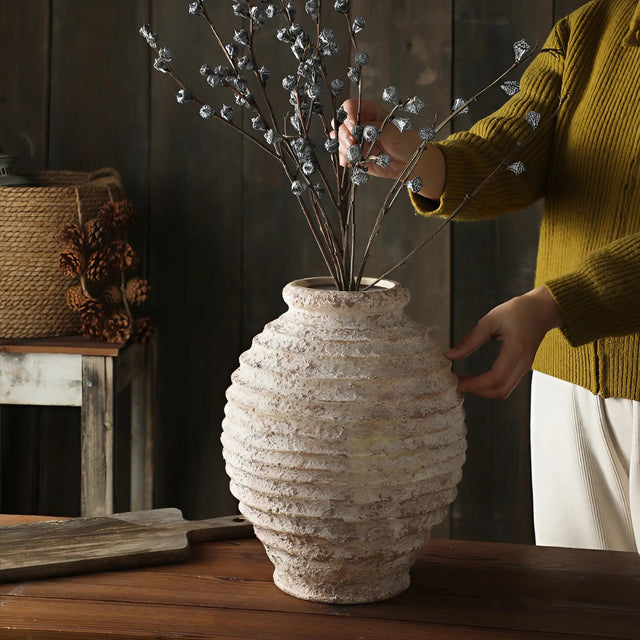Vase i keramikk - håndlaget rustikt leirgods i vintagestil