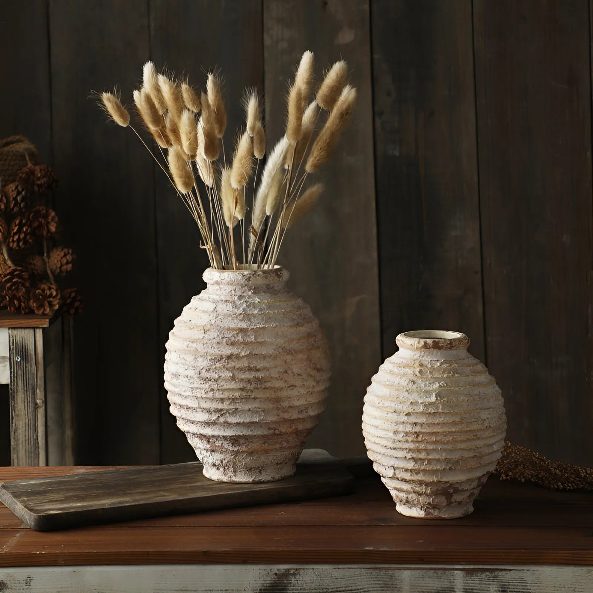Vase i keramikk - håndlaget rustikt leirgods i vintagestil