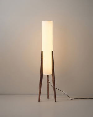 Gulvlampe med LED i massivt tre - wabi-sabi-stil