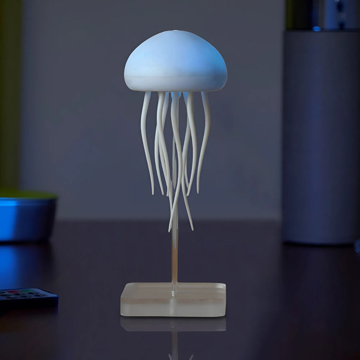 Nattlampe med maneter - hengende lampe med fargeskiftende lys