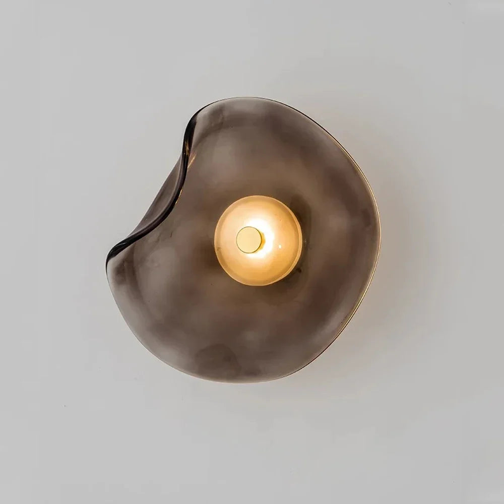 Vegglampe i kunstglass med LED - organisk form, 30 × 20 cm