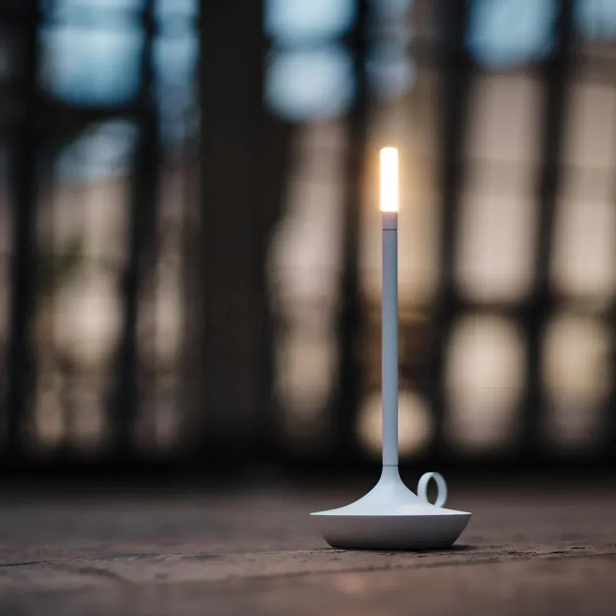 Bordlampe som LED-lysestake - oppladbar med berøringskontroll