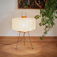 Gulvlampe i rispapir med trefot - japansk wabi-sabi-design