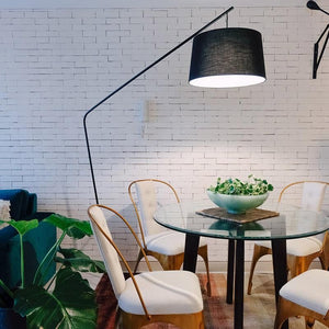 Gulvlampe med fiskestangform og LED - matt svart nordisk design