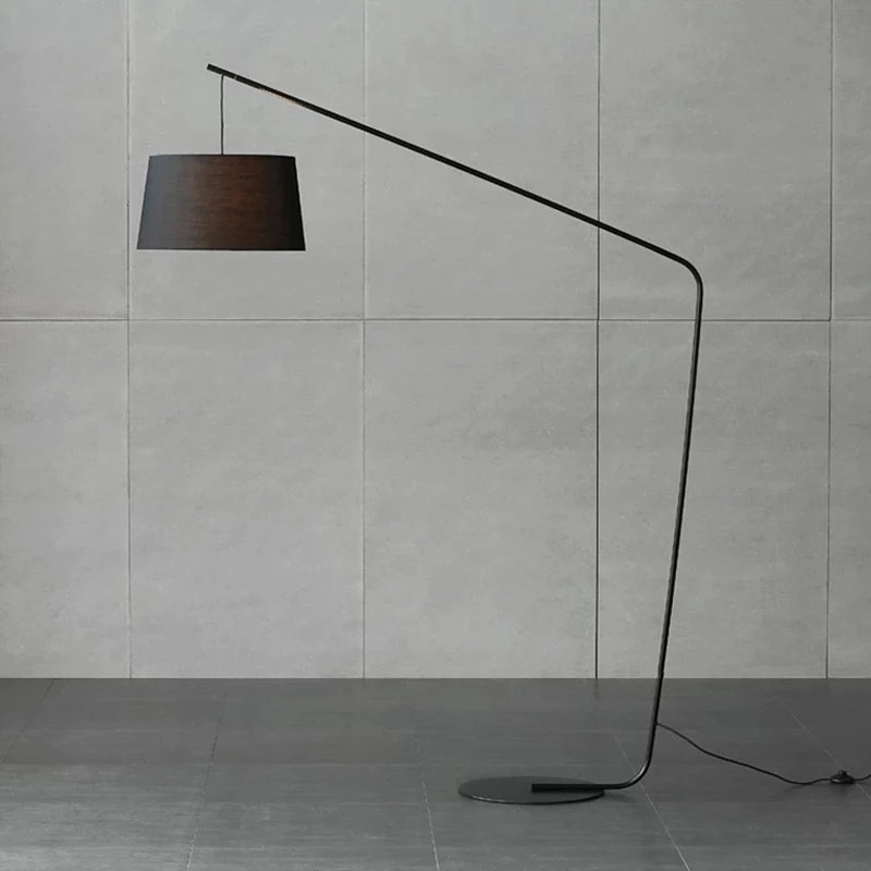 Gulvlampe med fiskestangform og LED - matt svart nordisk design