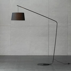 Gulvlampe med fiskestangform og LED - matt svart nordisk design