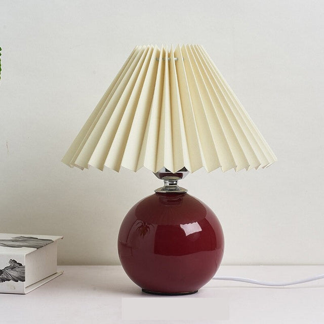 Sengelampe i keramikk - vintagedesign med tekstilskjerm