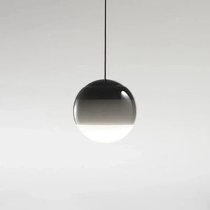 Pendellampe i tonet glass med ombréeffekt